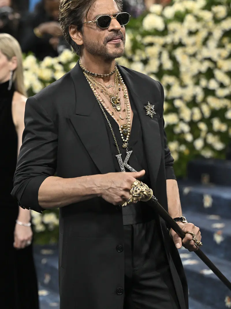 Shah Rukh Khan Hadiri Met Gala 2025, Tapi Banyak yang Tak Mengenalnya