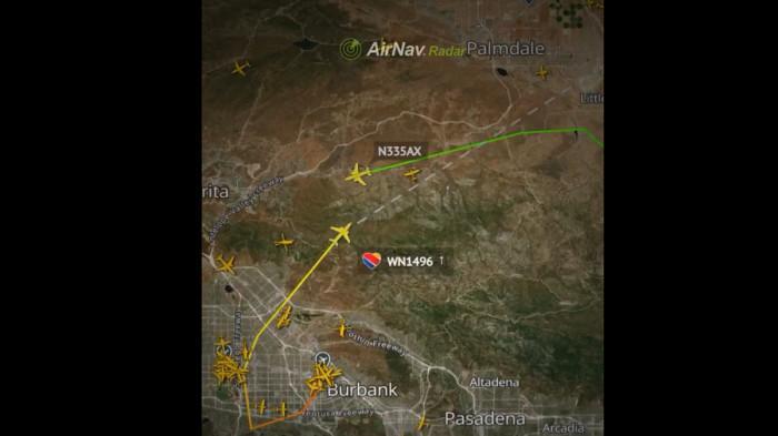 Insiden Udara Dekat Burbank: Pesawat Penumpang Terpaksa Menukik Ratusan Meter untuk Menghindari Tabrakan dengan Jet Tempur